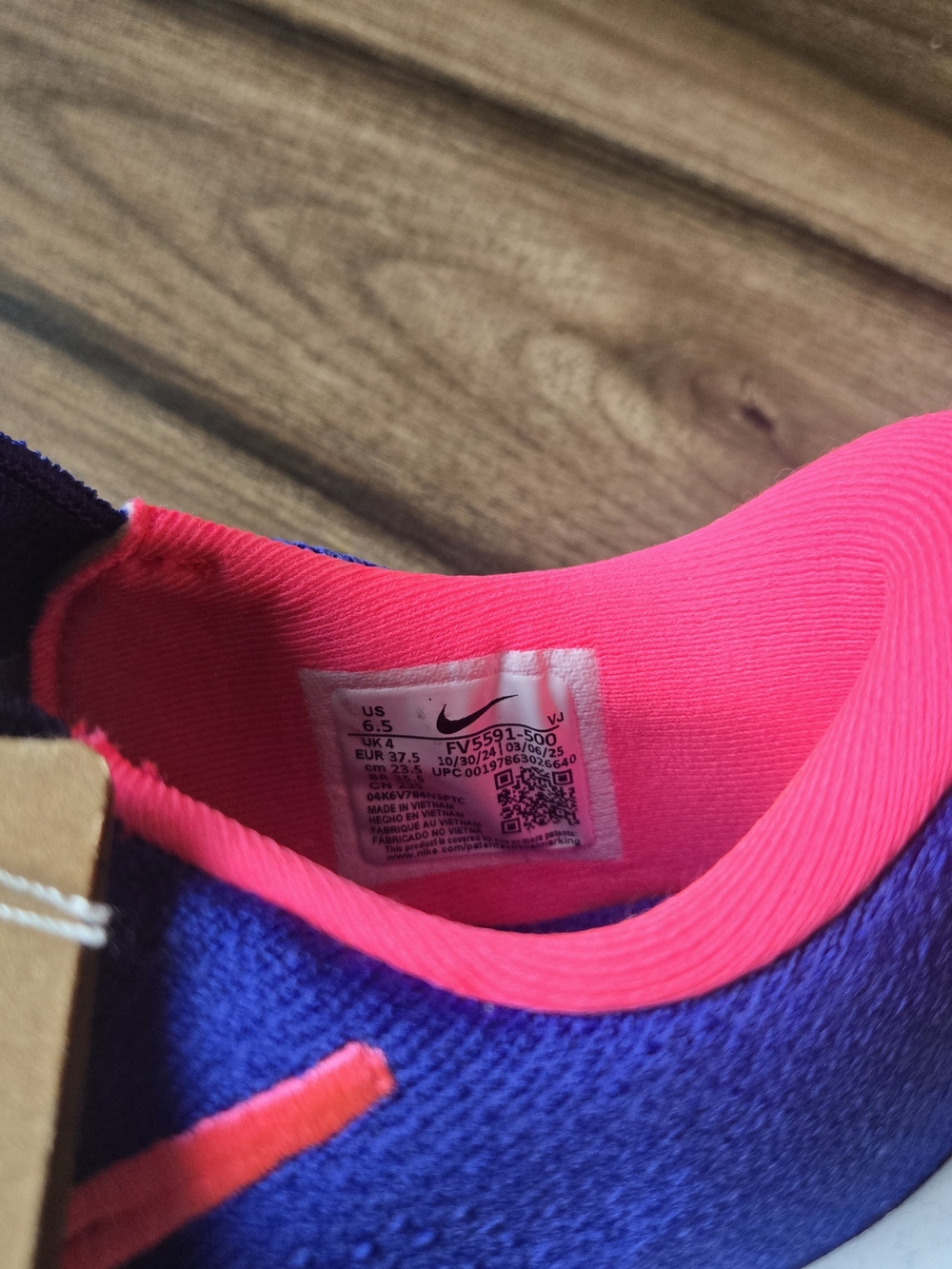 New Nike Sneakers - Picture 3 of 5